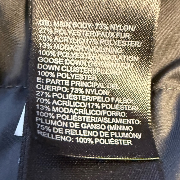 The North Face Big Boys Down Winter Coat with Fur Trim Hood - Picture 4 of 5